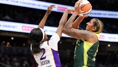 Skylar Diggins-Smith hits clutch free throws and Storm edge Sparks 90-87