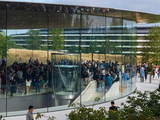 How to get a job at Apple, according to tech career experts