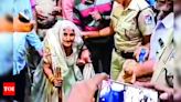 Good samaritan's reel helps 95-year-old return home after 5 days | Lucknow News - Times of India