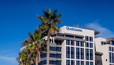 Qualcomm Dips on Report That US Is Tightening Chip Export Rules