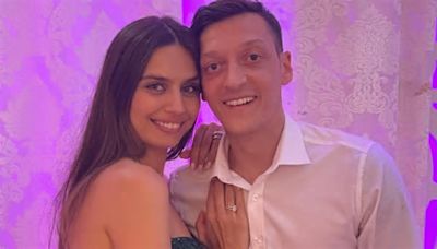 Mesut Özil ile Amine Gülşe 'yeni hobimiz' diyerek paylaştı! O kareye yorum yağdı