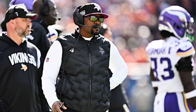 Vikings' Brian Flores on Lack of HC Interviews This Year: 'Very Happy Where I Am'