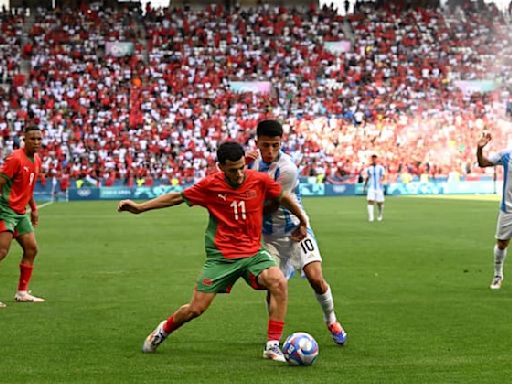 JO 2024 (football): scénario invraisemblable, le match Argentine-Maroc a repris après deux heures d'arrêt, un envahissement de terrain et un but annulé