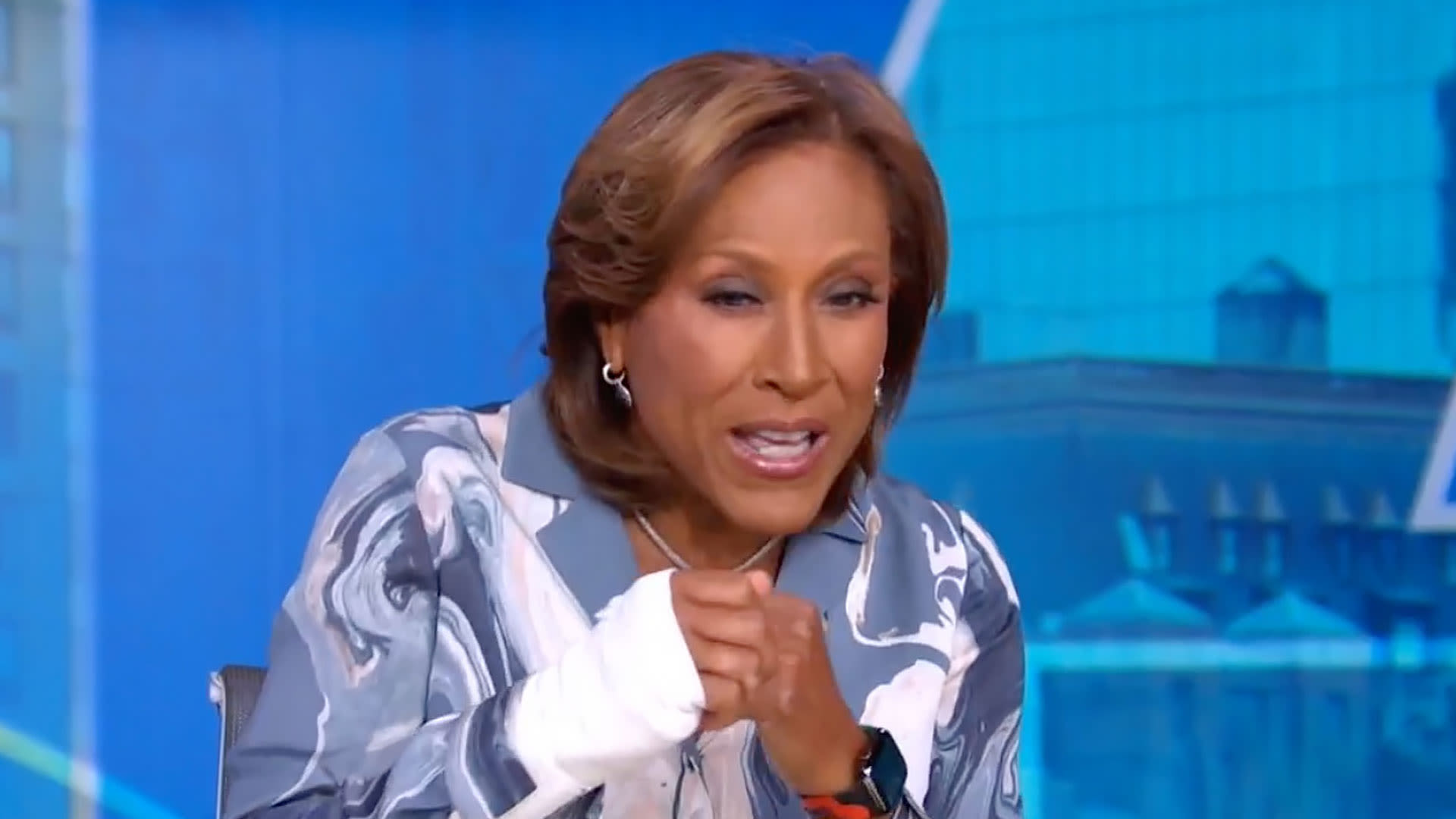 Robin Roberts suffers 'painful' injury and returns to GMA with arm cast