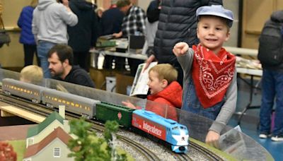 Model train show brings memories, wonder to La Grange