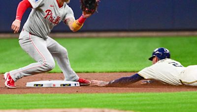 Crowned NL Central champs earlier in day, Brewers nip Phillies