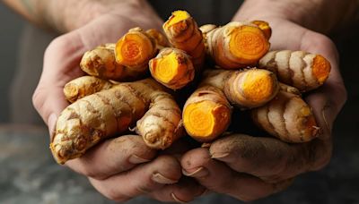 Cómo tomar cúrcuma para desinflamar el vientre y bajar de peso