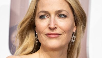 Gillian Anderson recopila cientos de fantasías sexuales (incluida la suya) para su nuevo libro: “Pensé que habría menos vergüenza”