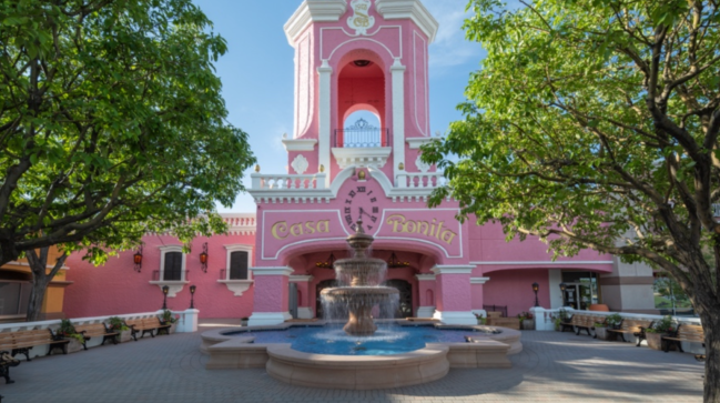 ‘¡Casa Bonita Mi Amor!’ Review: Two of Our Most Cynical Comedians Get Surprisingly Sincere About Restoring a Beloved Kitsch...