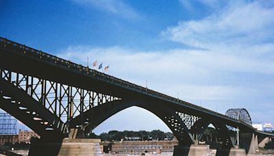 穿越美加邊界鐵路橋 中國女子偷渡美國被捕