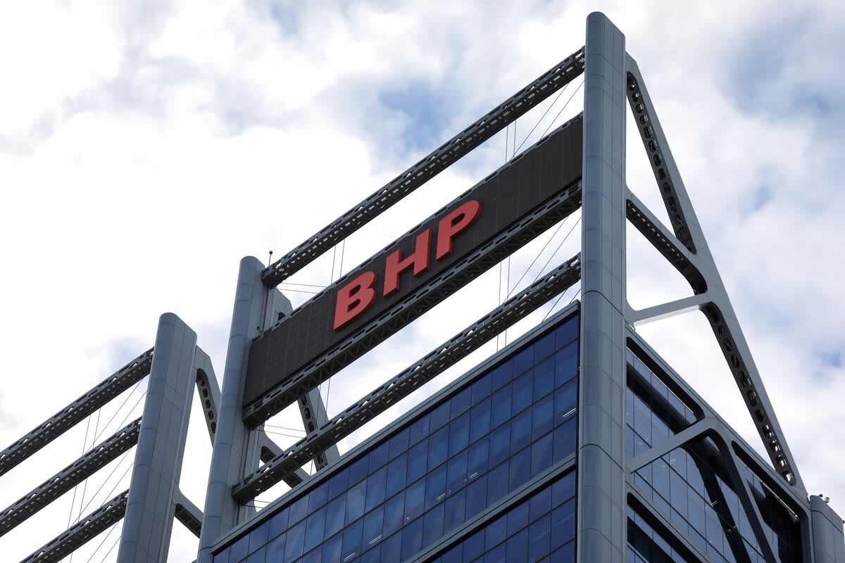 BHP’s Top Australian Investor Eyes Restraint in Battle for Anglo