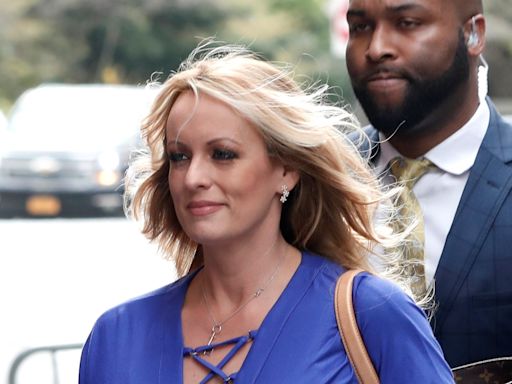 Photo supposedly showing Stormy Daniels in a mushroom-printed dress is altered | Fact check