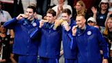 Estados Unidos consigue su primera medalla de oro en París con el relevo masculino en natación