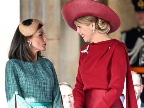 Máxima der Niederlande & Letizia von Spanien strahlen in Rot & Türkis