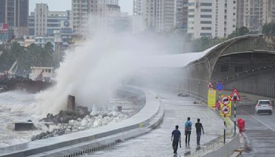 Mumbai on High alert! IMD issues high tide warning as waves strike Marine Drive following heavy rains | Watch video | Today News