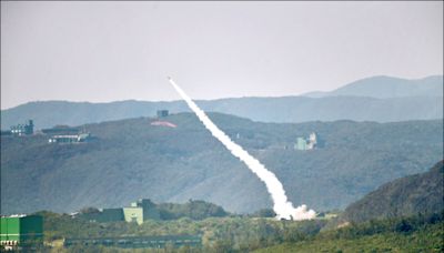 台灣研發陸射防空飛彈 劍二實射命中靶機