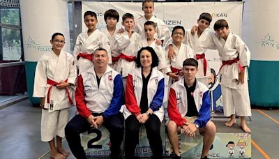 El Club Karate Alzira cosecha una docena de medallas en liga Kaizen