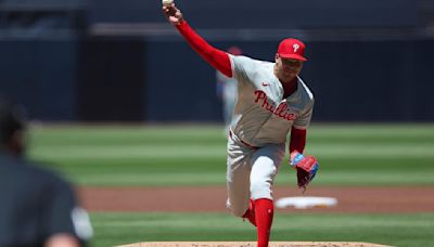 Taijuan Walker makes a slick behind-the-back catch in his Phillies season debut