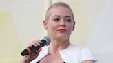 "Je continue à penser que je vais la voir" : Rose McGowan rend un vibrant hommage à Shannen Doherty