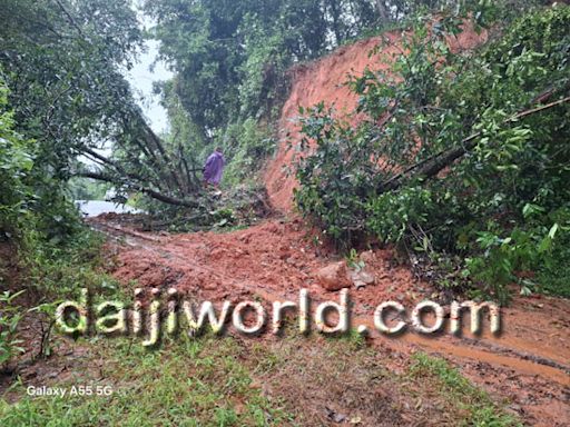 Puttur: Landslide at Saralikatte halts road traffic completely; connectivity to Uppinangady severed