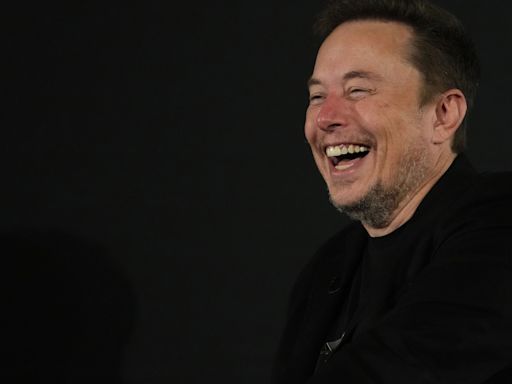 Elon Musk: Tesla will begin using humanoid robots next year