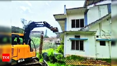 House on municipality land demolished | Coimbatore News - Times of India