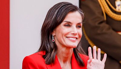 Letizia d’Espagne : la reine renversante dans un total look rouge pour célébrer une occasion spéciale