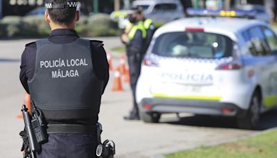 Dos mujeres golpean a su casero en Málaga con una tenaza de hierro y lo patean para robarle su pensión