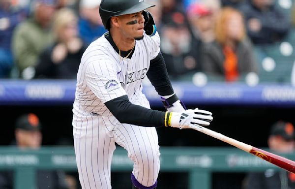 Rockies erupt for 7-run inning, beat Giants 9-1