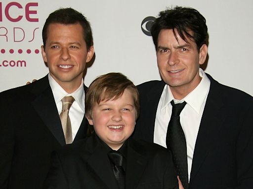 Richest ‘Two And a Half Men’ Cast Members Ranked From Lowest to Highest (& the Wealthiest Has a Net Worth of $200 Million!)