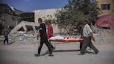 La Defensa Civil de Gaza cifra en más de 10.000 los atrapados entre los escombros destruidos por Israel