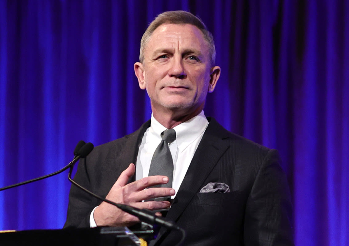 Daniel Craig Looks Unrecognizable in Venice With Wife Rachel Weisz in New Photos