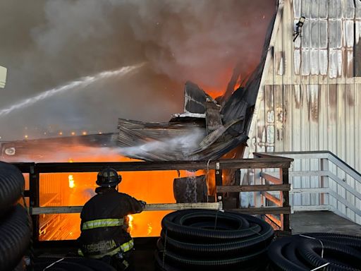 Massive fire at Oakland lumber warehouse under investigation