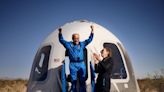 Tiene 90 años, trabajó en la Fuerza Aérea de EE.UU. y batió un récord al ser la persona más longeva en viajar al espacio