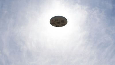 影／瞬間不見！UFO伴飛戰機 14秒高畫質畫面曝