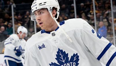 Maple Leafs add to depth up front, re-sign Dewar