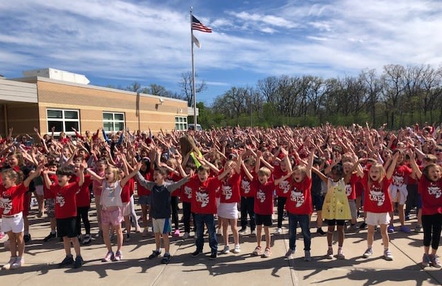 Lake Bluff Elementary students dance to ‘Y.M.C.A.’ as part of fitness campaign; ‘It’s come a long way since push-ups and running’