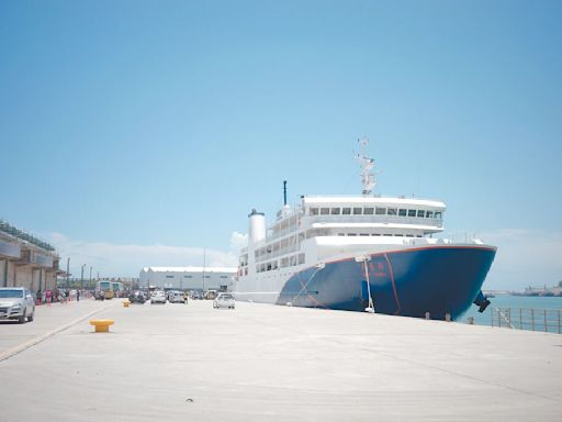 海路返花班次少 賞鯨船盼助疏運