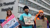 Médicos do Reino Unido iniciam greve de três dias por disputa salarial