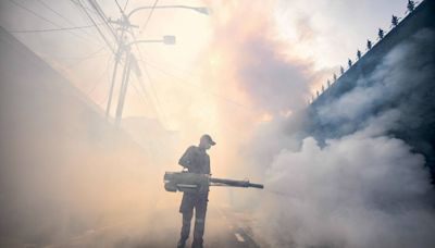 Autoridades tentam controlar surto de dengue na Indonésia; veja imagens de hoje