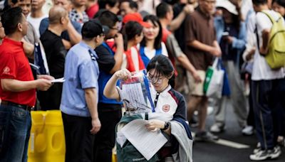 Una cifra de récord de 13 millones de personas se presentan el examen de acceso a la universidad "más difícil del mundo"