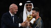 Lionel Messi: el mago de la extraña capa negra que recibió el premio que merecía en el Mundial Qatar 2022