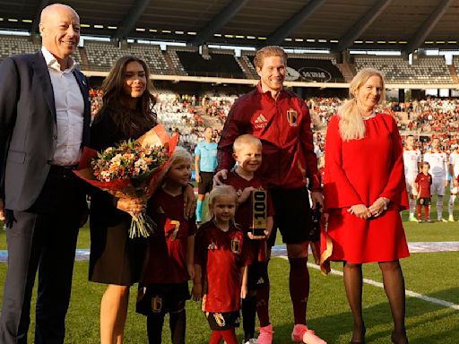 Kevin De Bruyne celebrates his 100th Belgium cap with his family