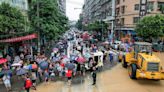 Un pont s'effondre en Chine après des pluies torrentielles: 12 morts et 31 disparus