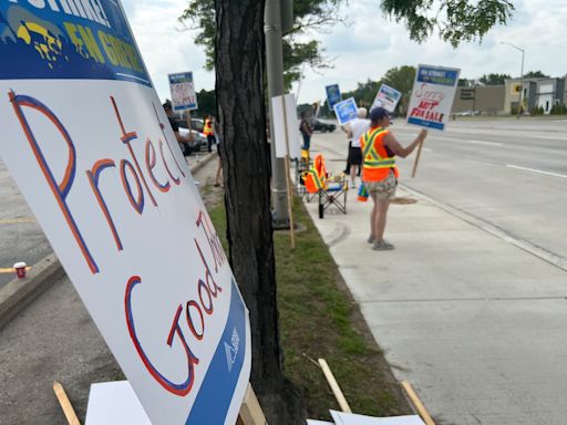 Some Windsor residents caught off guard on first day of LCBO workers' strike