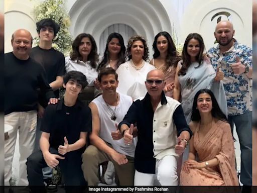 Hrithik Roshan, Saba Azad, Hrehaan, Hridaan's Famjam Pic. Courtesy Pashmina Roshan