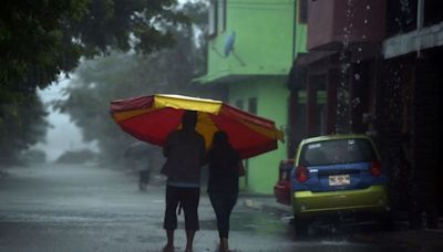 Prevén lluvias torrenciales en varios estados de México este fin de semana y vigilan posible formación de ciclón sobre el golfo