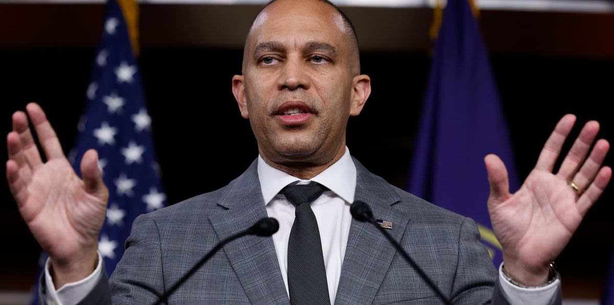 Hakeem Jeffries Calls Out Samuel Alito For 'Sympathizing' With Jan. 6 Rioters
