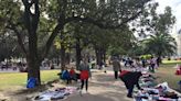 Los manteros de plaza San Martín, otra vez en el ojo de la tormenta - Diario Hoy En la noticia