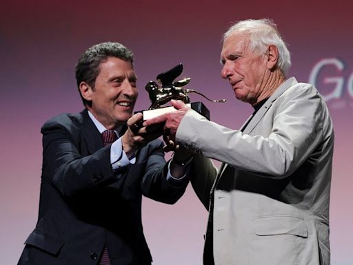 El director de 'Truman Show', Peter Weir, gana un premio y pide a los cineastas que se desconecten